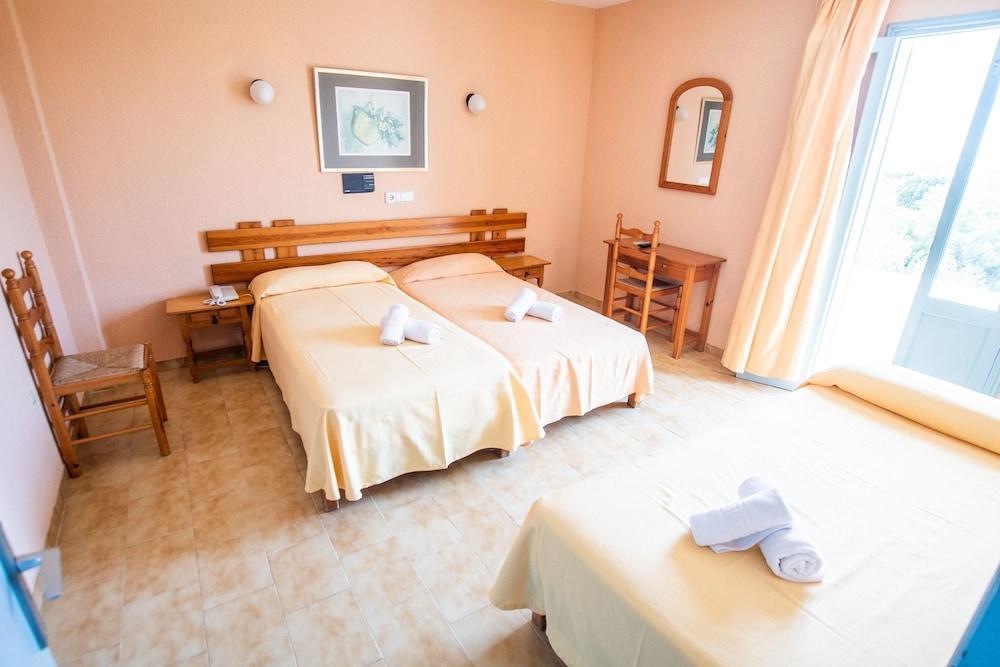 Hostal Santi Es Caló Buitenkant foto