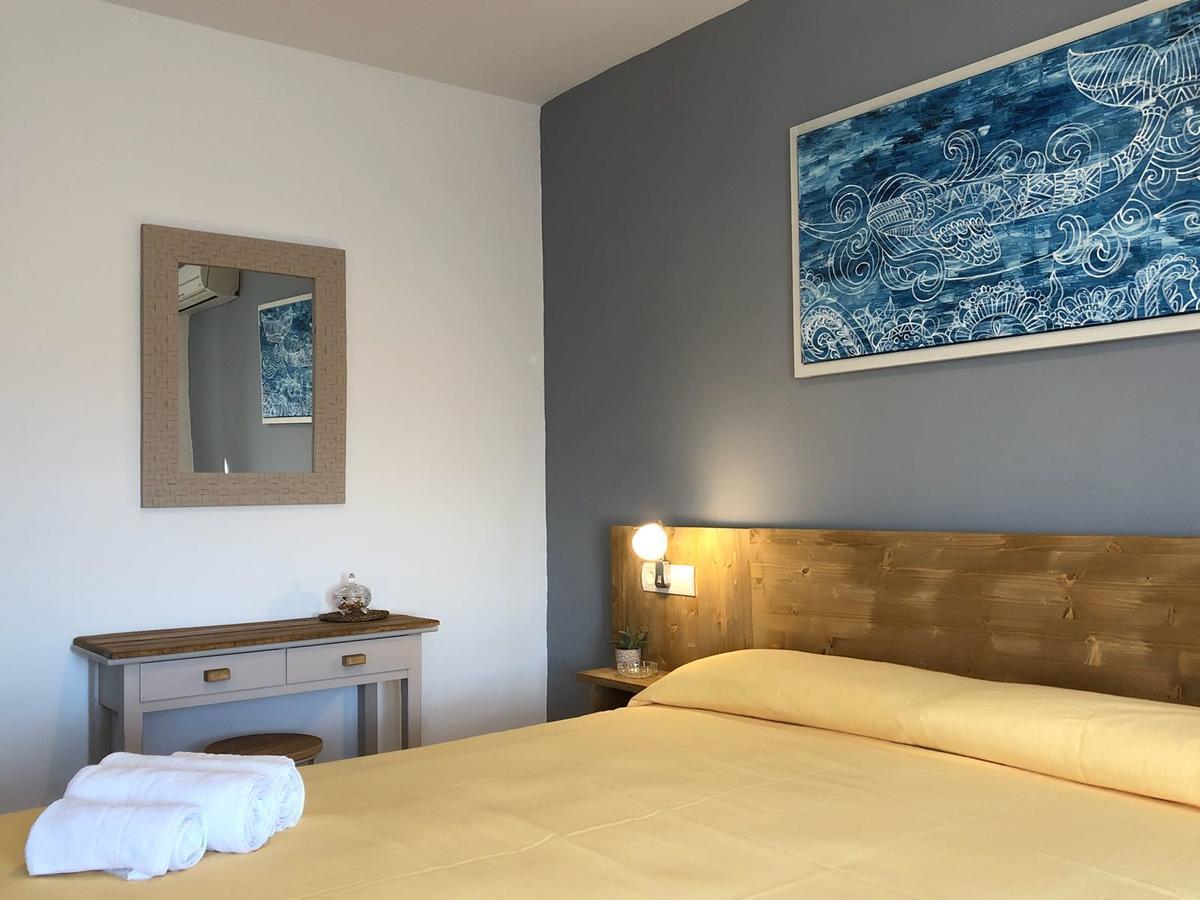 Hostal Santi Es Caló Buitenkant foto