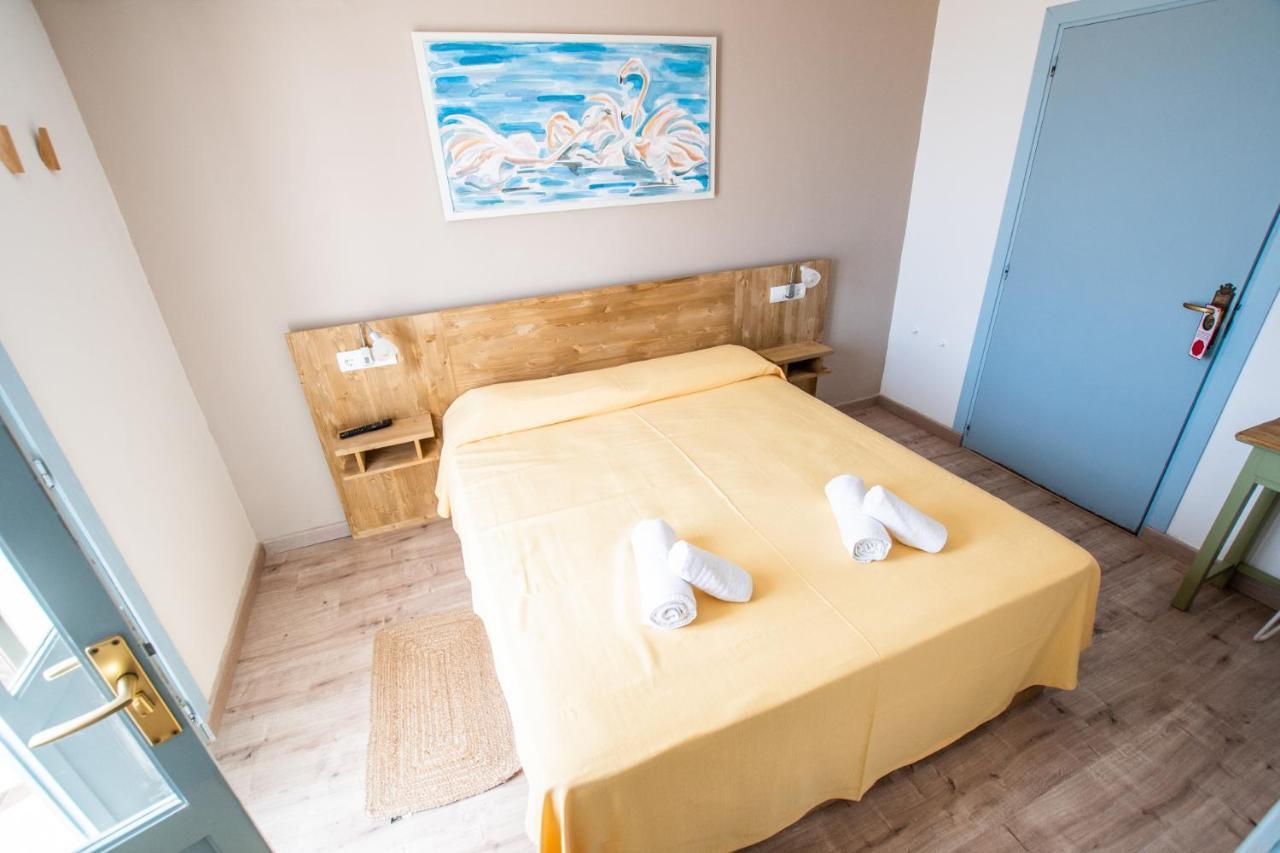 Hostal Santi Es Caló Buitenkant foto