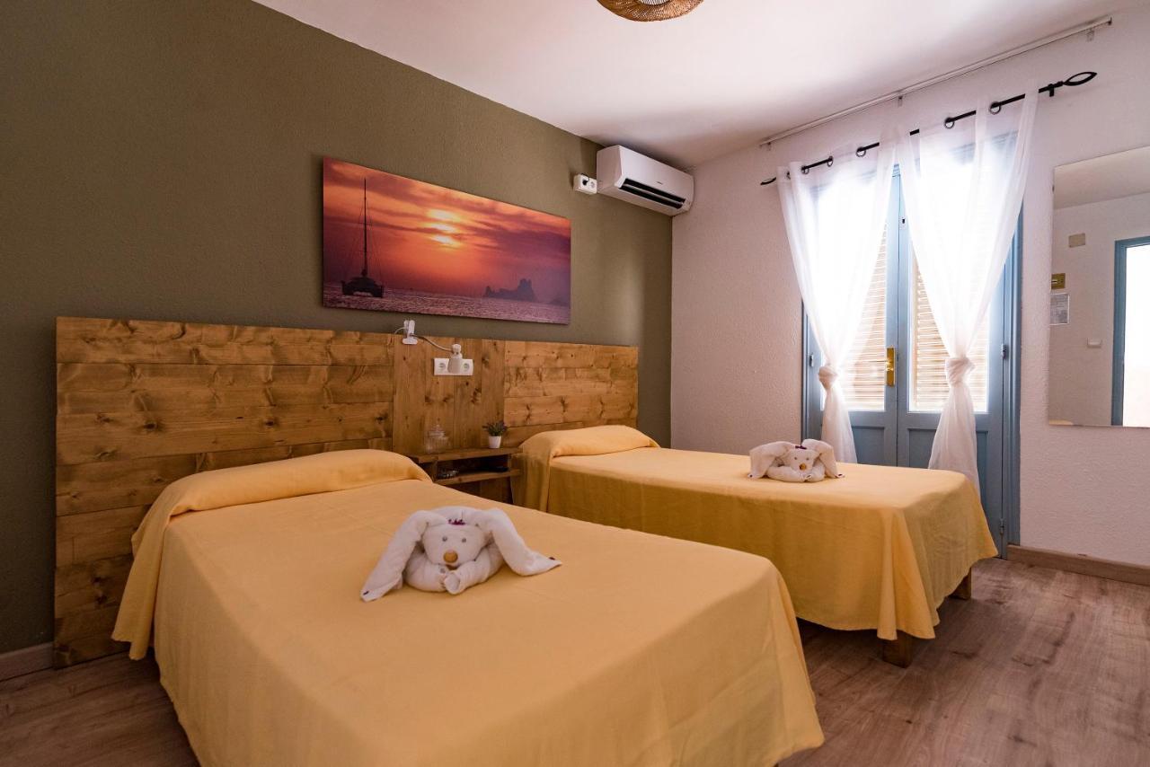 Hostal Santi Es Caló Buitenkant foto